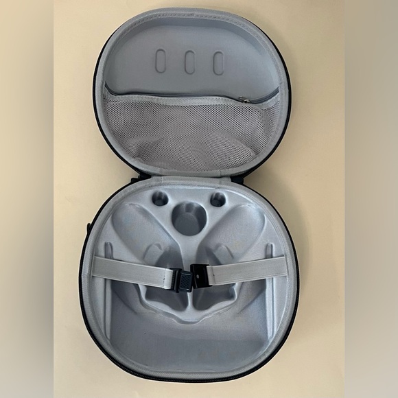 VR Headset Black Hard Shell Case - Picture 4 of 9